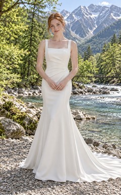 Schlichtes, ärmelloses Brautkleid im Meerjungfrauenstil mit eckigem Ausschnitt und seitlicher Drapierung