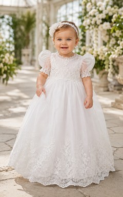 Taufkleid mit Puffärmeln, A-Linie, Spitze, Tüll, Stehkragen, Muschelsaum