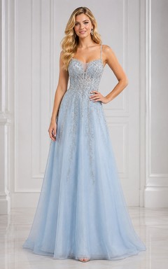 Himmelblaues A-Linien-Abendkleid aus Tüll mit Spaghettiträgern und perlenbesetztem Oberteil