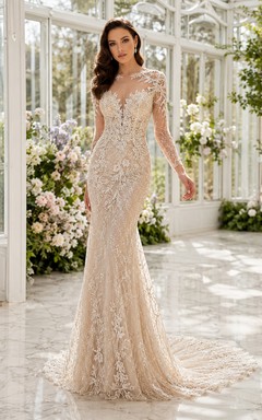 Robe de mariée sirène à encolure haute, manches longues, traîne balayée et dentelle illusion, ornée d'appliques, idéale pour une destination.