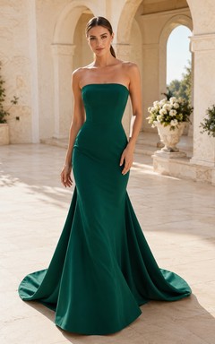 Vestido de novia moderno de satén verde esmeralda sin tirantes, corte sirena, cola larga.