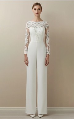 Hochzeitsjumpsuit mit Spitzenärmeln und weitem Bein