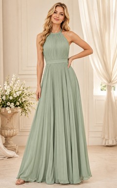 Vestido de dama de honor largo hasta el suelo, sin mangas, con escote halter y plisado de gasa color verde salvia.