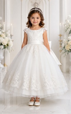 Vestido de bautizo para bebé, estilo modesto, corte en A, manga corta, tul, encaje, largo midi, con lazo en la faja, color blanco.