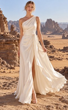 Vestido de novia sencillo de satén con un solo hombro, drapeado lateral, abertura frontal y cola.