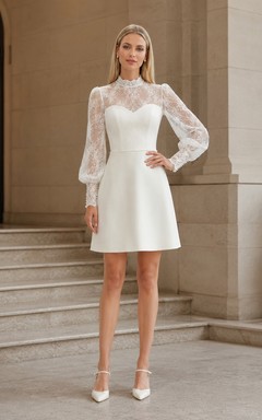 Robe de mariée courte trapèze à col montant modeste et manches illusion en dentelle, manches longues et col montant.