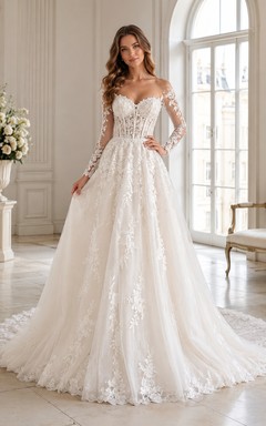 Robe de mariée champêtre en dentelle fine et tulle illusion, col montant, manches longues, coupe trapèze, traîne chapelle, ornée d'appliques.