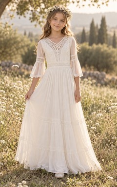 Boho-Kleid in Elfenbein mit V-Ausschnitt und Dreiviertelärmeln zur Erstkommunion