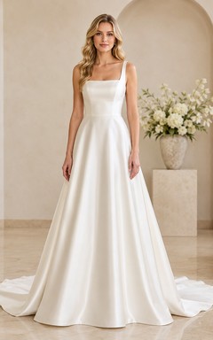 Vestido de novia de satén con escote cuadrado y corte en A, estilo capilla.