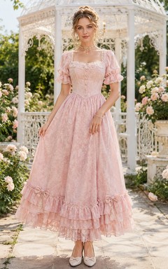 Vintage-Gartenkleid aus zartrosa Spitze mit eckigem Ausschnitt, Puffärmeln, A-Linie und Teelänge