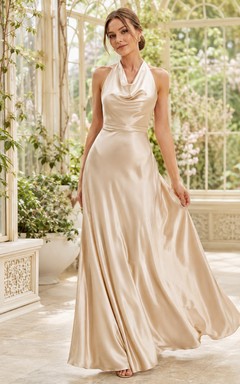 Robe de demoiselle d'honneur simple en charmeuse, coupe trapèze, col bénitier, dos nu, couleur champagne