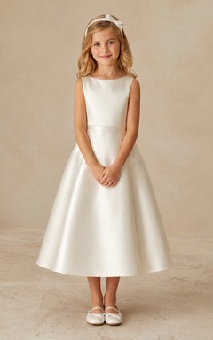 Luxuriöses, minimalistisches A-Linien-Blumenmädchenkleid aus elfenbeinfarbenem Satin mit Schleife am Rücken, ärmellos, mit Rundhalsausschnitt und wadenlangem Rock
