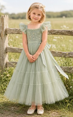Blumenmädchenkleid aus salbeifarbenem Tüll, A-Linie, mit flatternden Ärmeln, Rundhalsausschnitt, Teelänge, Schleifendetail und Stufenrock