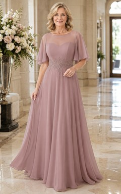 Robe mère en mousseline illusion rose poudré, coupe trapèze, avec manches cape flottantes