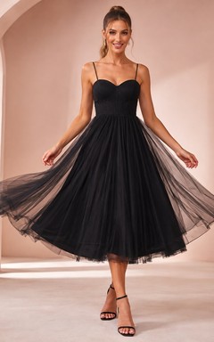 Robe de cocktail midi noire bustier en tulle à décolleté cœur
