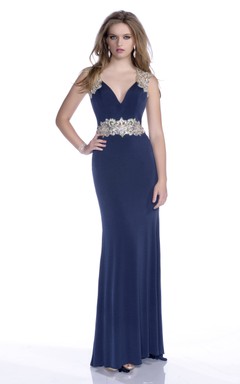 Vestido de fiesta ajustado de jersey con escote en V y sin mangas, adornado con brillantes pedrería.