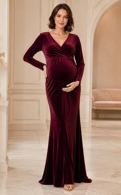 Vestido de maternidad elegante de terciopelo color burdeos estilo sirena, largo hasta el suelo, con escote en V y manga larga, de Claret Cradle.