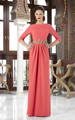 3-4 Ärmel, Chiffonkleid mit Schmuckbesatz, Rundhalsausschnitt und 3-4 Ärmeln für die Mutter der Braut