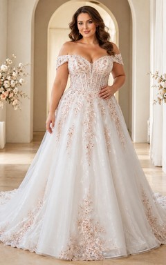 Roségoldenes, bodenlanges Brautkleid in A-Linie in Übergröße mit schulterfreiem Schnitt, kurzen Ärmeln und kurzem Rock.
