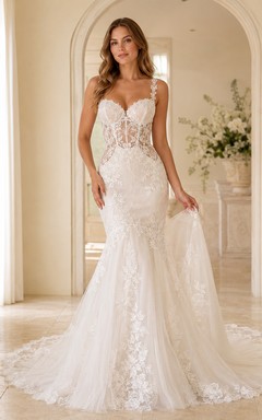 Robe de mariée sirène élégante en dentelle botanique à bretelles plongeantes et traîne chapelle