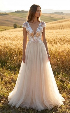 Robe de mariée en tulle à manches courtes, ornée d'appliqués floraux 3D et de détails dorés