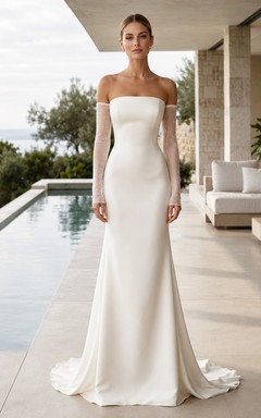 Robe de mariée sirène sans bretelles à manches amovibles pour une escapade romantique sur une terrasse de villa
