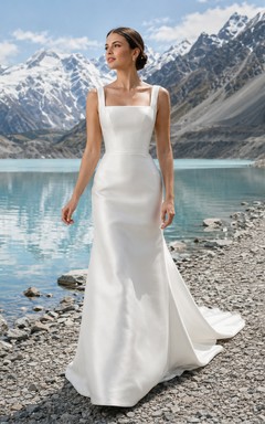 Robe de mariée sirène en satin à col carré et bretelles larges, dos boutonné et traîne, encolure carrée et dos nu.