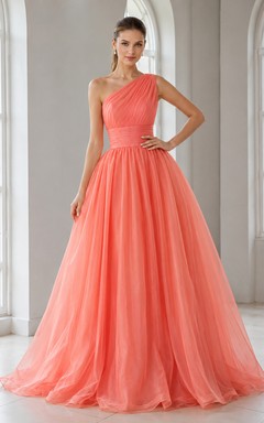 Robe de demoiselle d'honneur corail asymétrique en mousseline, coupe trapèze, traîne, style moderne