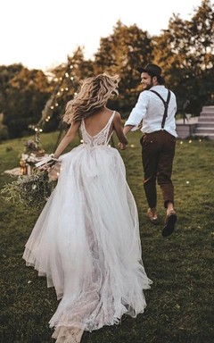 Vestido de novia sexy de corte imperio con escote pronunciado, sin mangas, de gasa y apliques de tul.