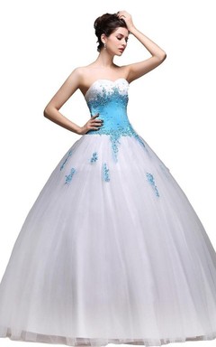 Ballkleid aus Tüll mit Herzausschnitt, Applikationen und Perlenstickerei