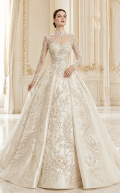 Robe de bal en dentelle florale à manches longues et col montant, traîne chapelle illusion