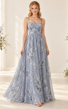 Vestido de dama de honor de gasa azul empolvado con escote cuadrado, sin mangas y largo hasta el suelo, corte en A.