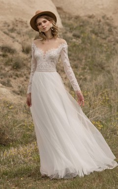 Robe de mariée champêtre fluide en mousseline de soie à manches longues et dentelle, épaules dénudées