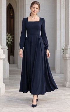 Robe de deuil bleu marine foncé à col carré, manches longues et coupe trapèze, sobre et élégante