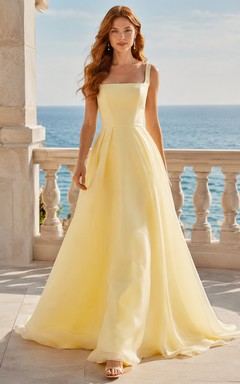 Vestido de novia de organza color amarillo narciso con escote cuadrado, corte en A y cola de capilla, ideal para bodas en jardines.