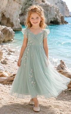 Blumenmädchenkleid aus salbeigrüner Spitze und Tüll, A-Linie, kurze Ärmel, V-Ausschnitt, Teelänge