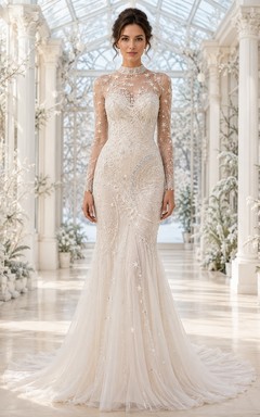 Himmlisches elfenbeinfarbenes, perlenbesetztes Spitzen-Meerjungfrauen-Abendkleid, ärmellos