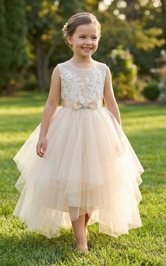 Teelanges Tüllkleid mit Schleifengürtel