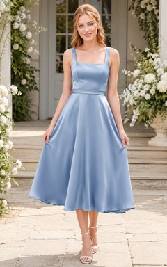 Robe de demoiselle d'honneur bleu poudré en satin, col carré, longueur thé, coupe trapèze, encolure carrée