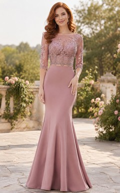 Vestido de gala largo de encaje con escote barco, mangas ilusión y cola larga, color rosa empolvado, estilo sirena.