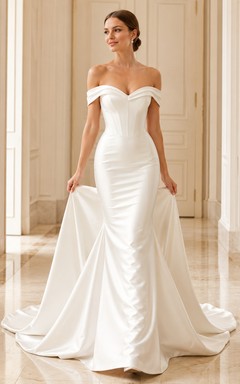 Robe de mariée sirène en satin sculpté à épaules dénudées et manches courtes avec traîne chapelle