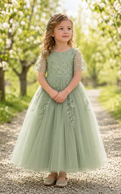 Blumenmädchenkleid aus Salbeigrüner Spitze und Tüll, A-Linie, kurze Ärmel, Rundhalsausschnitt, Teelänge