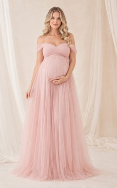 Rosafarbenes, schulterfreies Umstands-Abendkleid aus Tüll im Empire-Stil mit Falten