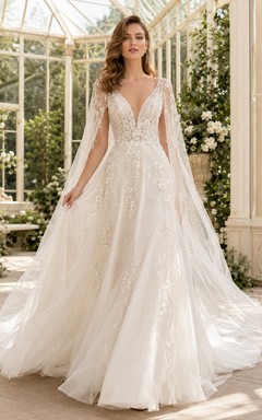 Robe de mariée trapèze en dentelle florale à col en V et traîne cathédrale