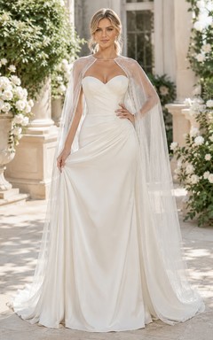 Robe de mariée fourreau en satin et tulle, bustier cœur, traîne, dos nu en V