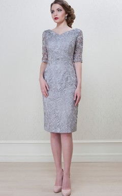 Bleistiftkleid in Knielänge mit halben Ärmeln, V-Ausschnitt und Schlitz aus Spitze – das perfekte Kleid für die Mutter der Braut