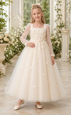 Weißes Kommunionskleid mit eckigem Ausschnitt, floralen Applikationen und Tüll, Blumenmädchenkleid