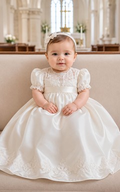 Elegantes kirchliches Taufkleid in A-Linie mit Puffärmeln aus Satin, bezauberndes romantisches Spitzenkleid mit kurzen Ärmeln