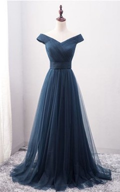 Robe de soirée moderne à traîne courte en tulle, coupe trapèze, dos corset et fronces, manches courtes, bustier.