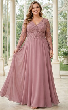 Romantisches Abendkleid aus Chiffon in A-Linie, bodenlang, mit V-Ausschnitt und langen Ärmeln aus Rosenholzspitze und Altrosa.